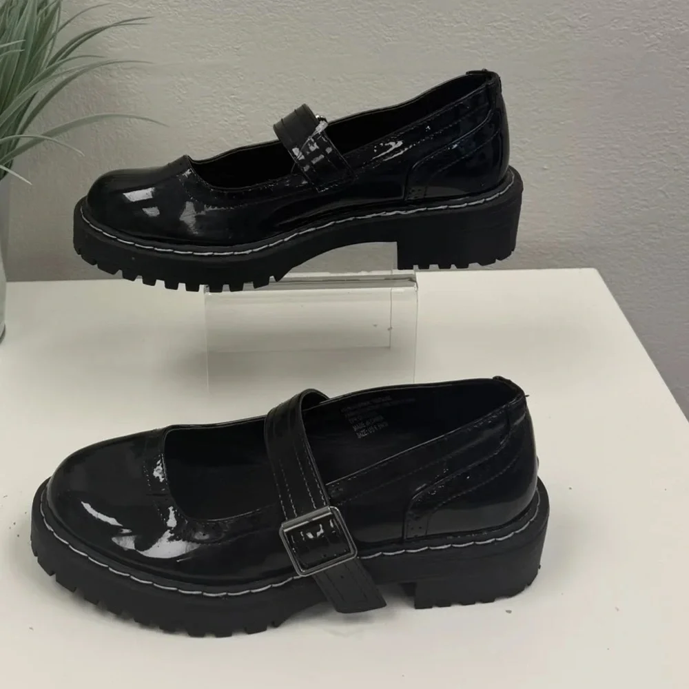 torrid Black Patent Mary Jane Lug Sole Shoes - Picture 3 of 6